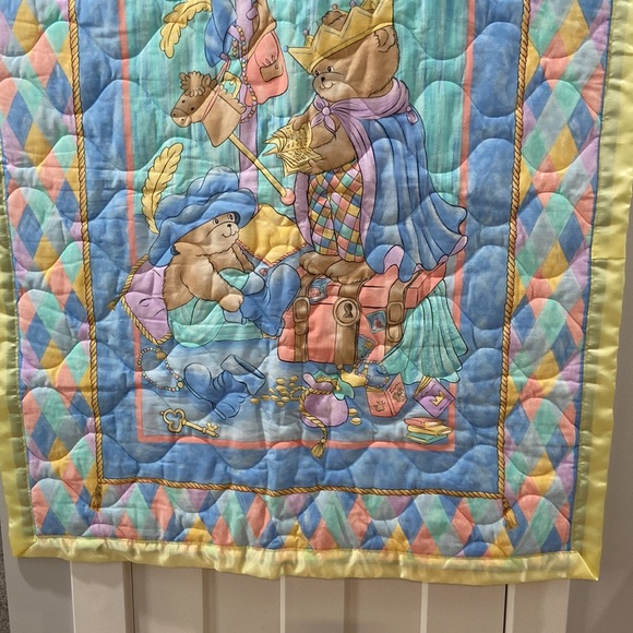 Vintage Baby Blanket Bears playing dress up 💕
Shows light wear from age & play - Picture 3 of 16